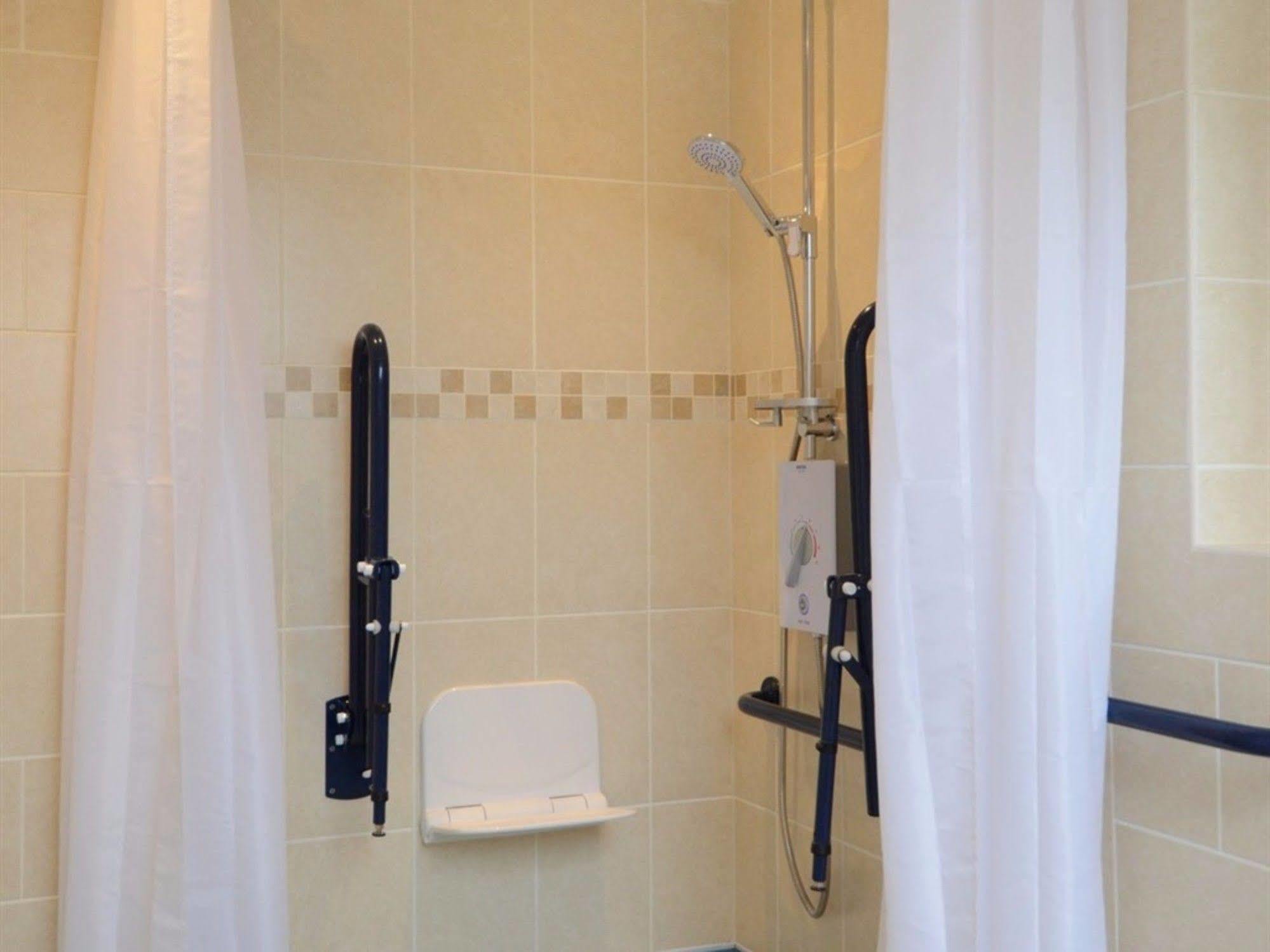 Neuadd Henllan 3*
